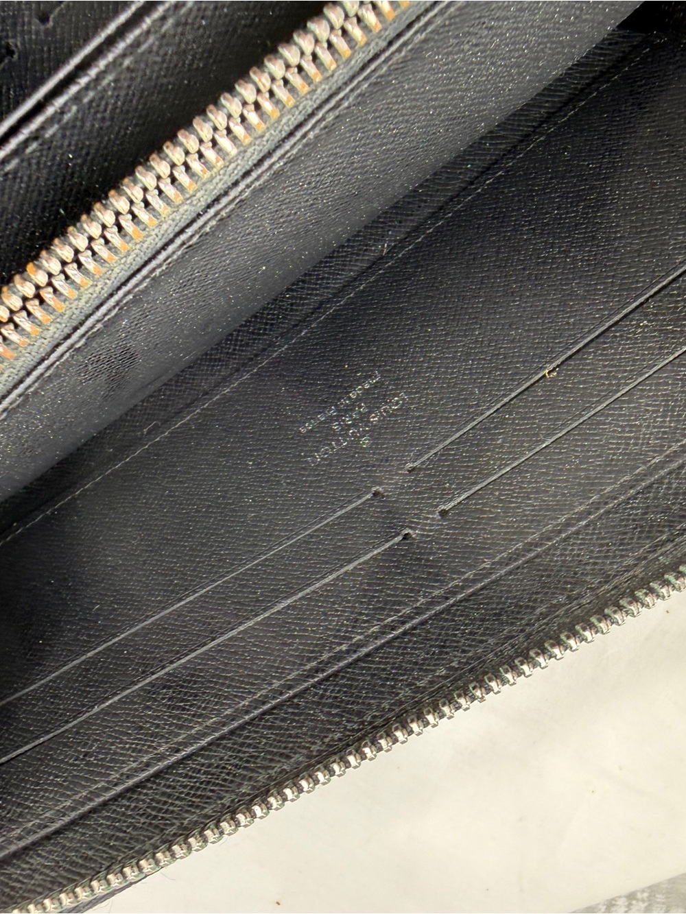 AUTHENTIC Louis Vuitton wallet. Black. - Picture 10 of 15